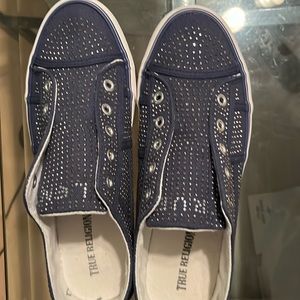 True religion Aubrey blue sparkles size 9 tennis shoes in excellent condition
